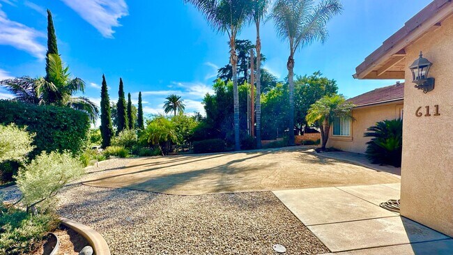 Building Photo - Light & Bright Single-Story Home in the Heart of Fallbrook, Complete with Private, Fully Fenced B...
