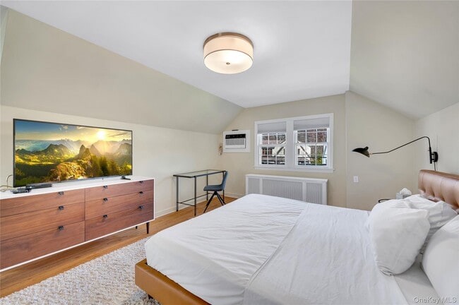 Building Photo - 53 Sheldrake Ave