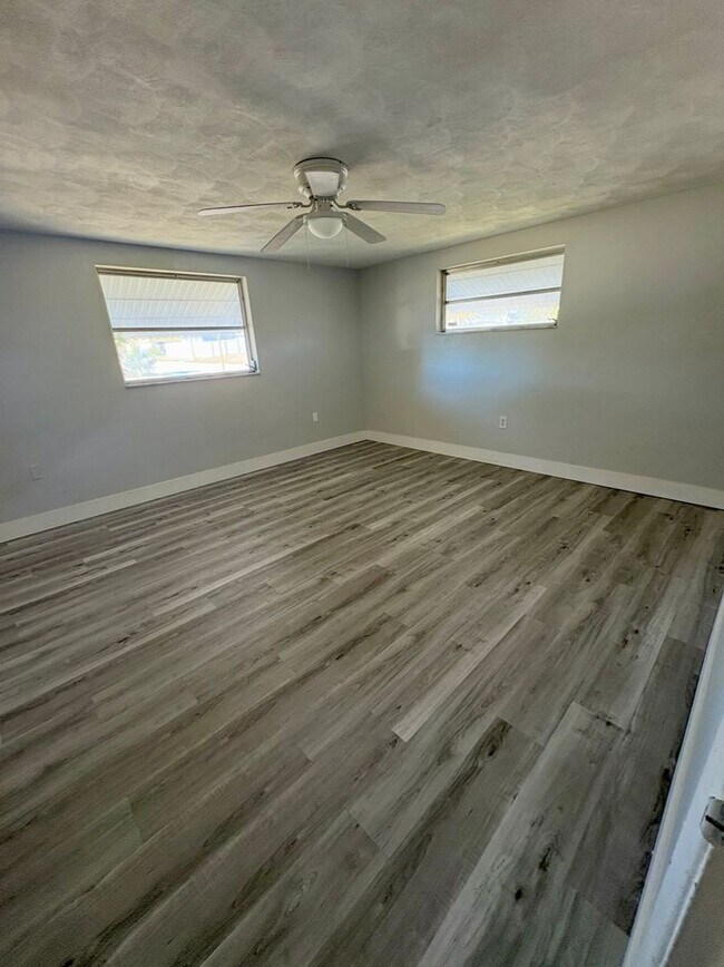 Building Photo - 3606 Blackhawk Dr