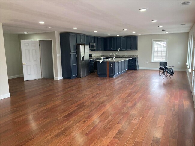 Building Photo - 705 Pleasant Valley Drive