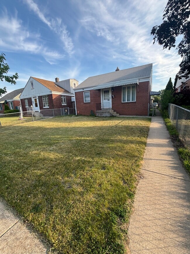 Building Photo - 1538 Shell St