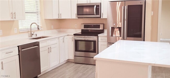 Building Photo - 930 SW 34th St