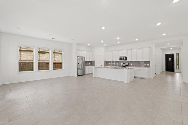 Building Photo - 4915 Sierra Ridge Dr