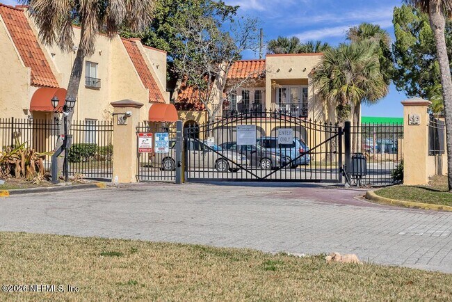 Building Photo - 3906 Mission Dr