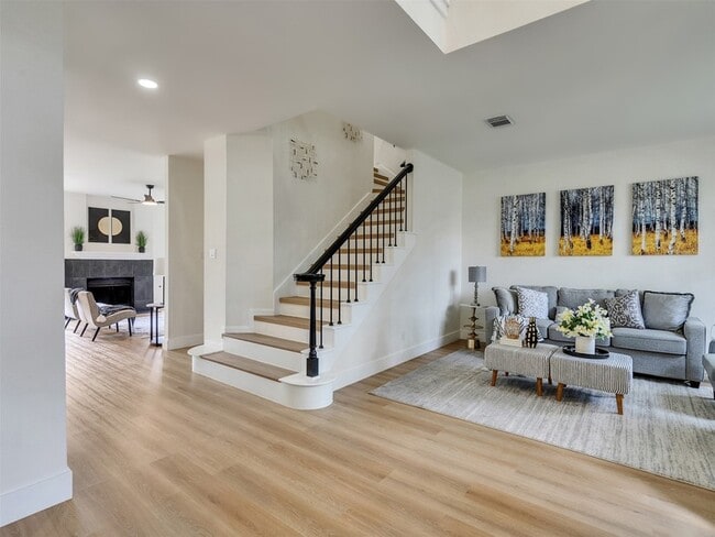 Building Photo - 246 Cedar Elm Ln