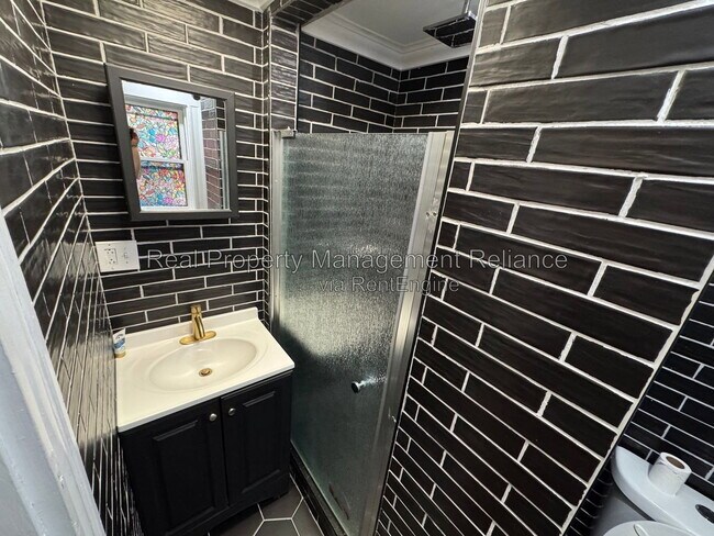 Building Photo - 44 Pingree St