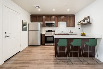 Building Photo - Deer Valley 24