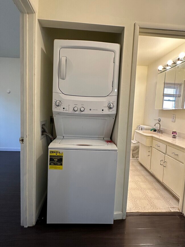 Building Photo - 407 Lloyd Ave