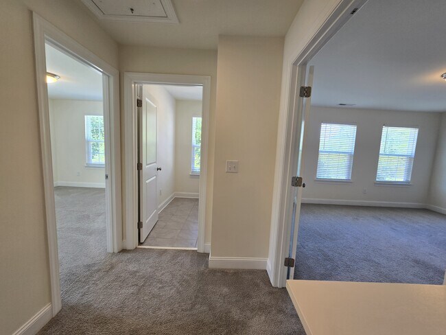 Building Photo - 421 Sailor Wy