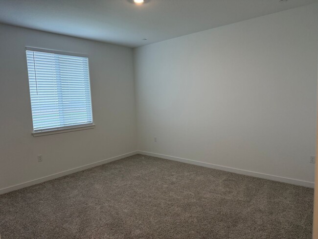 Building Photo - Beautiful Sacramento 5 Bedroom 3 Bathroom 3000 Sqft. Home for Rent