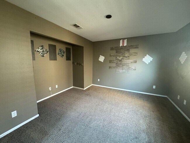 Building Photo - Beautiful Home in the Heart of Perris