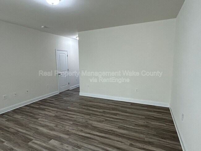 Building Photo - 156 Polaris Ave