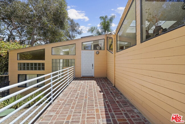 Building Photo - 28828 Selfridge Dr