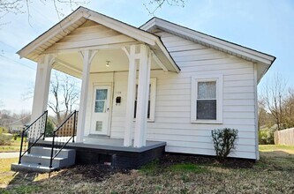 Building Photo - Great 3 bed 1 bath home coming in August!