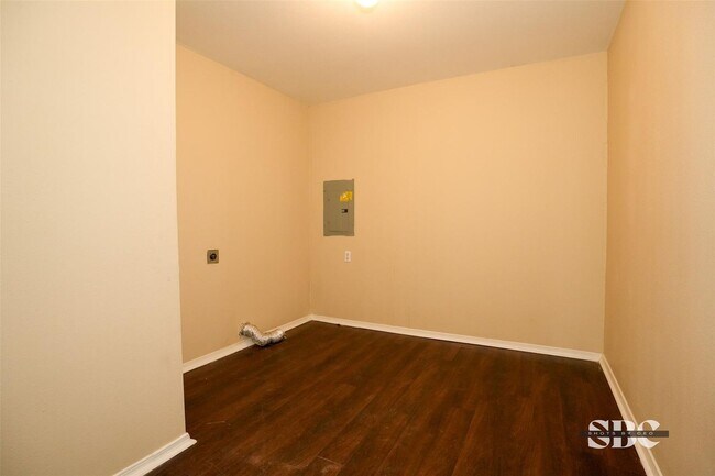 Building Photo - BIG HOME IN GARDEN VALLEY AREA OF SHREVEPORT