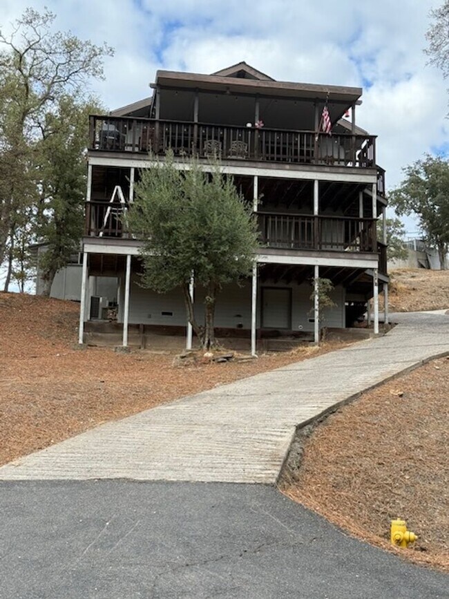 Primary Photo - Cozy 3BD/2BA Single-Family in Copperopolis...