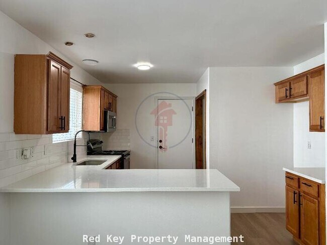 Building Photo - 80 E Single Family Home