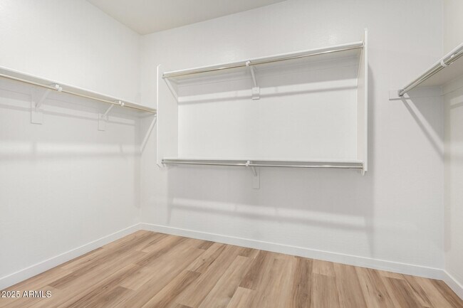 Building Photo - 6556 N 15th Dr