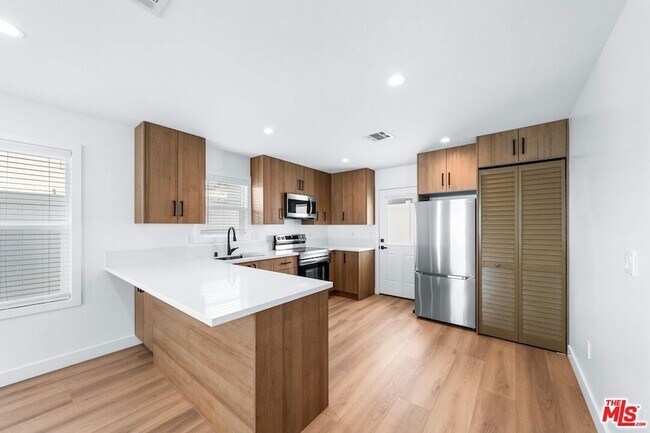 Building Photo - 1258 Mariposa St