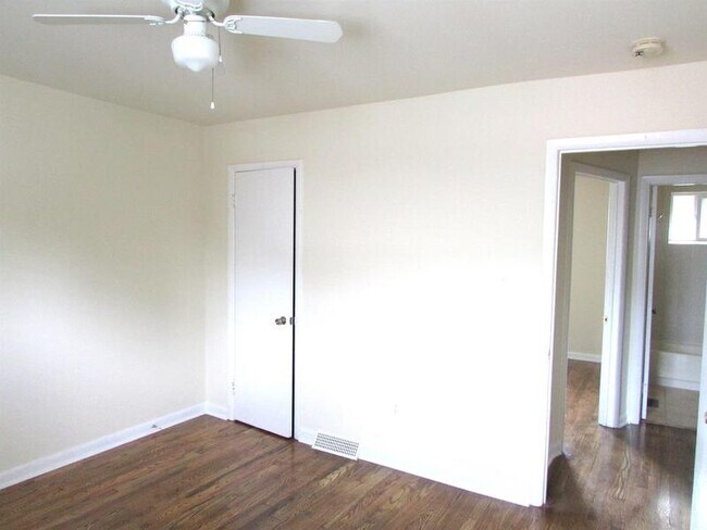 Building Photo - 1911 Lakeview Ave