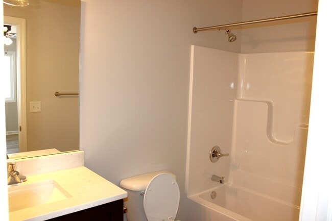 Building Photo - 107 E Division St