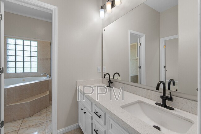 Building Photo - 5601 Wild Persimmon