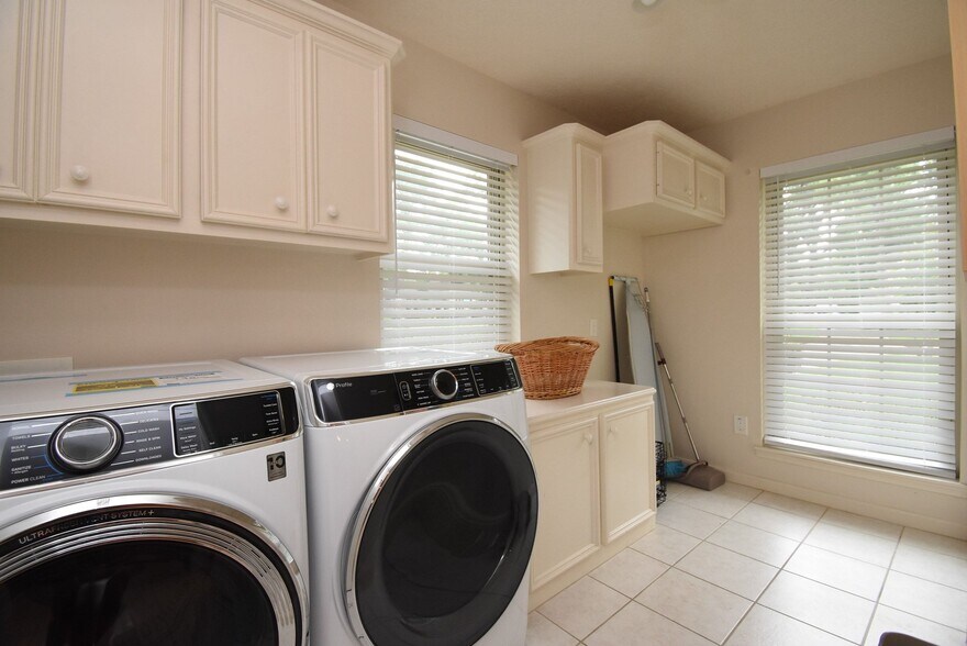Building Photo - 7907 Aleta Dr