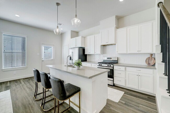 Building Photo - Contemporary Comfort with Designer Finishes
