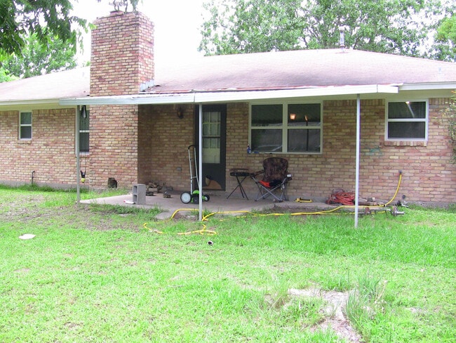Building Photo - Centrally Located 3/2 with Office! Near Park