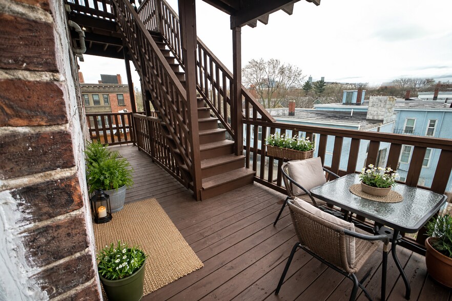 Building Photo - 1056 Cambridge St