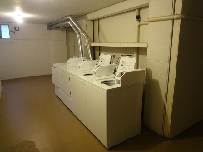 Laundry Facilities - Riverside Apartments
