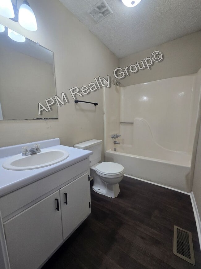 Building Photo - Recently renovated 2 bedroom 1.5 bath duplex