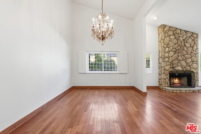 Building Photo - 4345 Canoga Ave