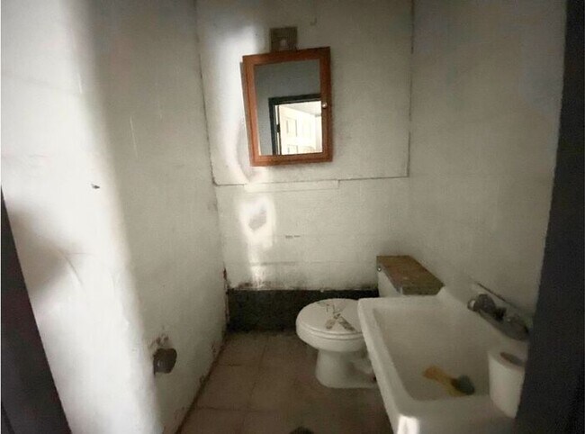 Building Photo - Across from Berkeley City Hall!