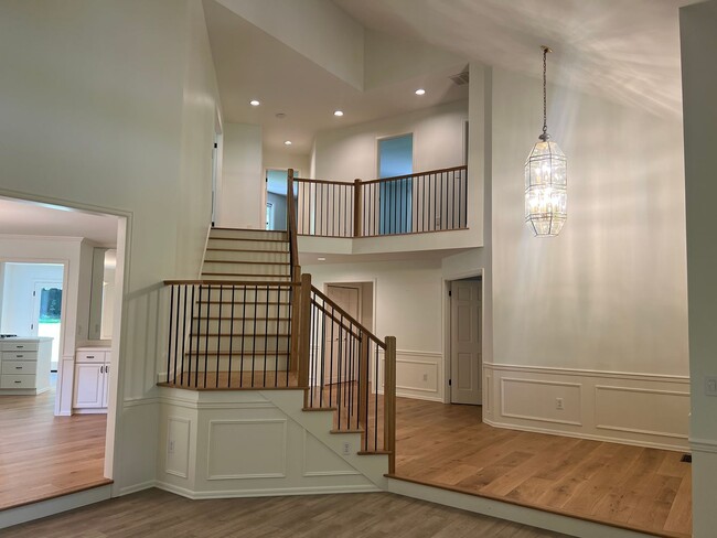 Building Photo - 4bd/2.5ba Redmond Home