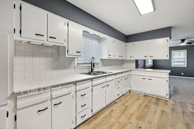 Building Photo - 803 N Christy St