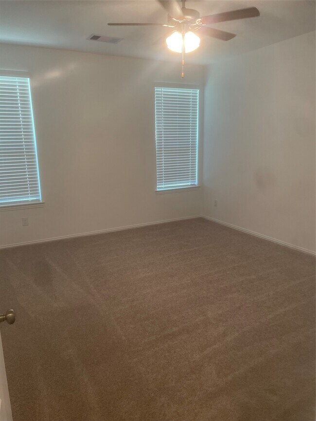 Building Photo - 8111 Royal Palm Ct