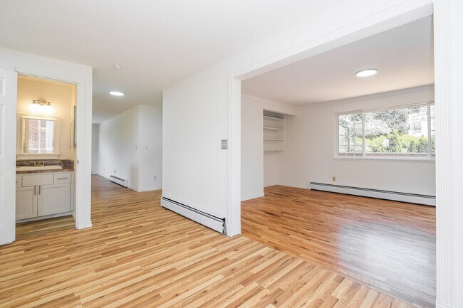 Building Photo - Versatile 5 Bedroom Retreat with Office and Outdoor Living in Burien