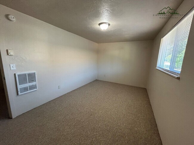 Building Photo - 953-955 N Cloverleaf Lp.