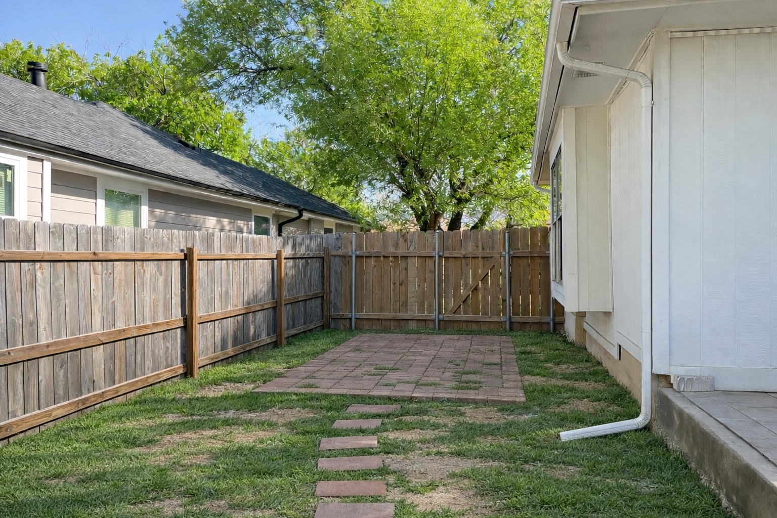 Side yard - 2010 Elder Way