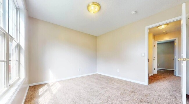 Building Photo - 10 Valley View Ct