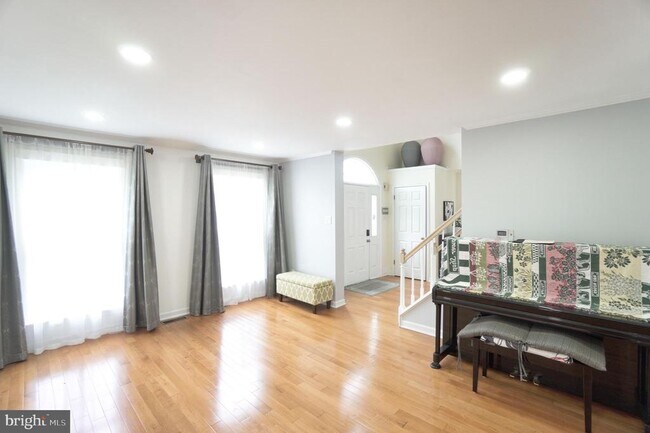 Building Photo - 113 N Stone Ridge Dr