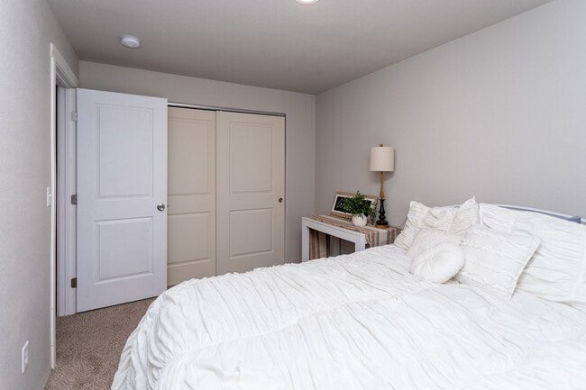 Building Photo - Exquisite 2-Story Home: Luxury Living in Tranquil Cul-de-Sac Setting!!