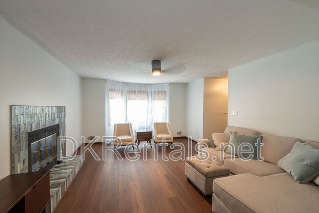 Building Photo - 3787 Etna Dr