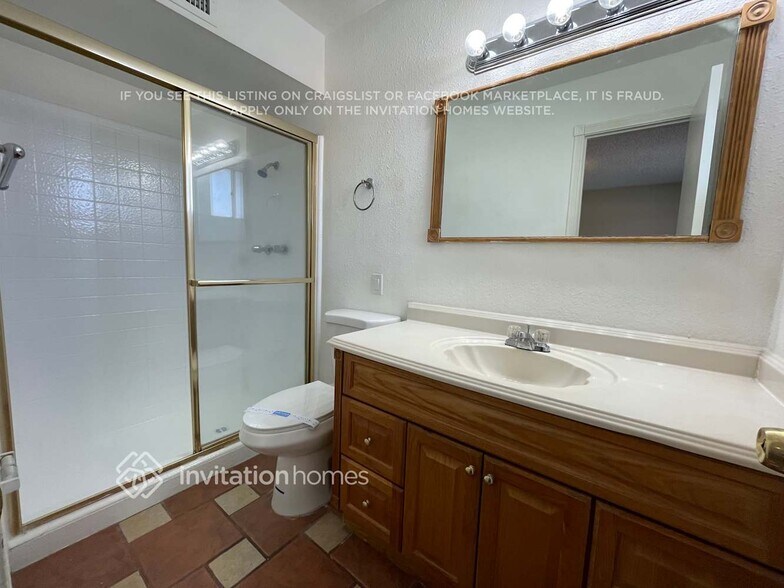 Building Photo - 626 E Via Elena St