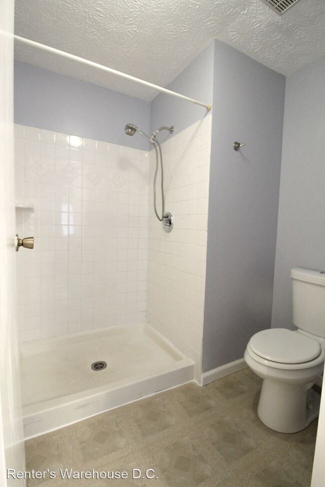 Building Photo - 5 br, 3.5 bath House - 13705 Hobart Dr