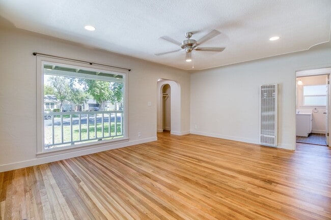 Building Photo - Remodeled La Loma Bungalow!