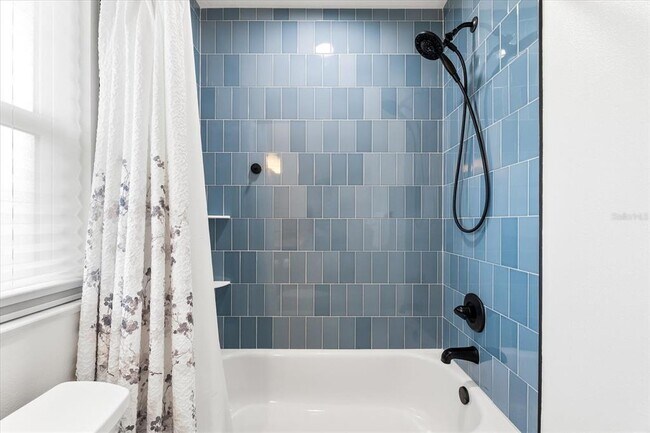 Building Photo - 8848 Sunlit Cove Dr NE