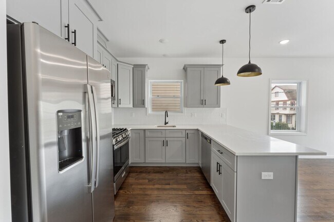 Building Photo - 914 Bergen St