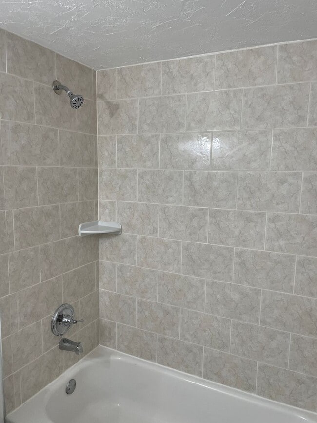 Building Photo - 2 Bedroom Condo in Winding Lake - Sunrise ...